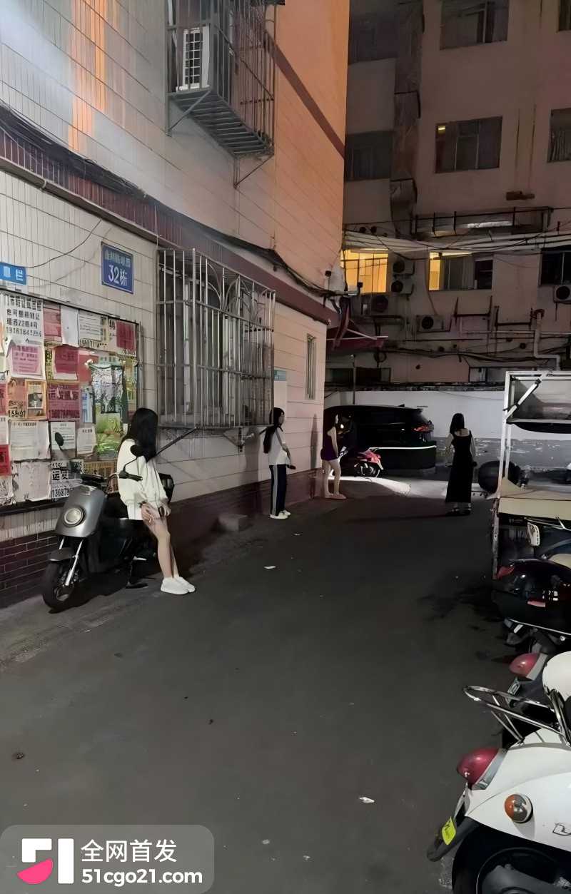 南宁埌西再现扫黄行动 多名站街女被抓13 南宁埌西再现扫黄行动 多名站街女被抓13