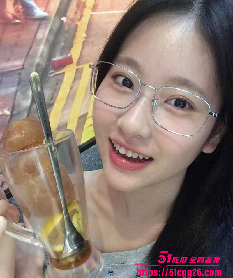 19岁花季少女 19岁花季少女