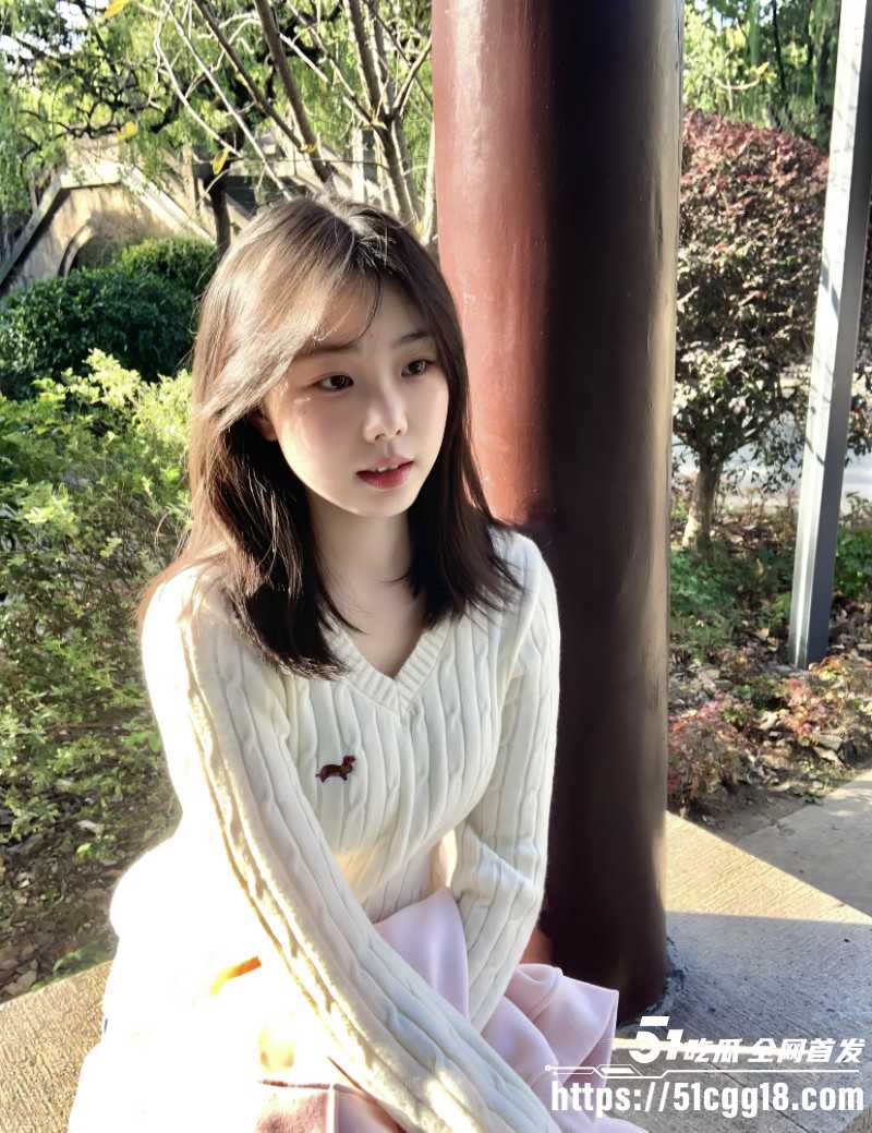 意淫自己妹妹落地窗前暴操妹妹03 意淫自己妹妹落地窗前暴操妹妹03