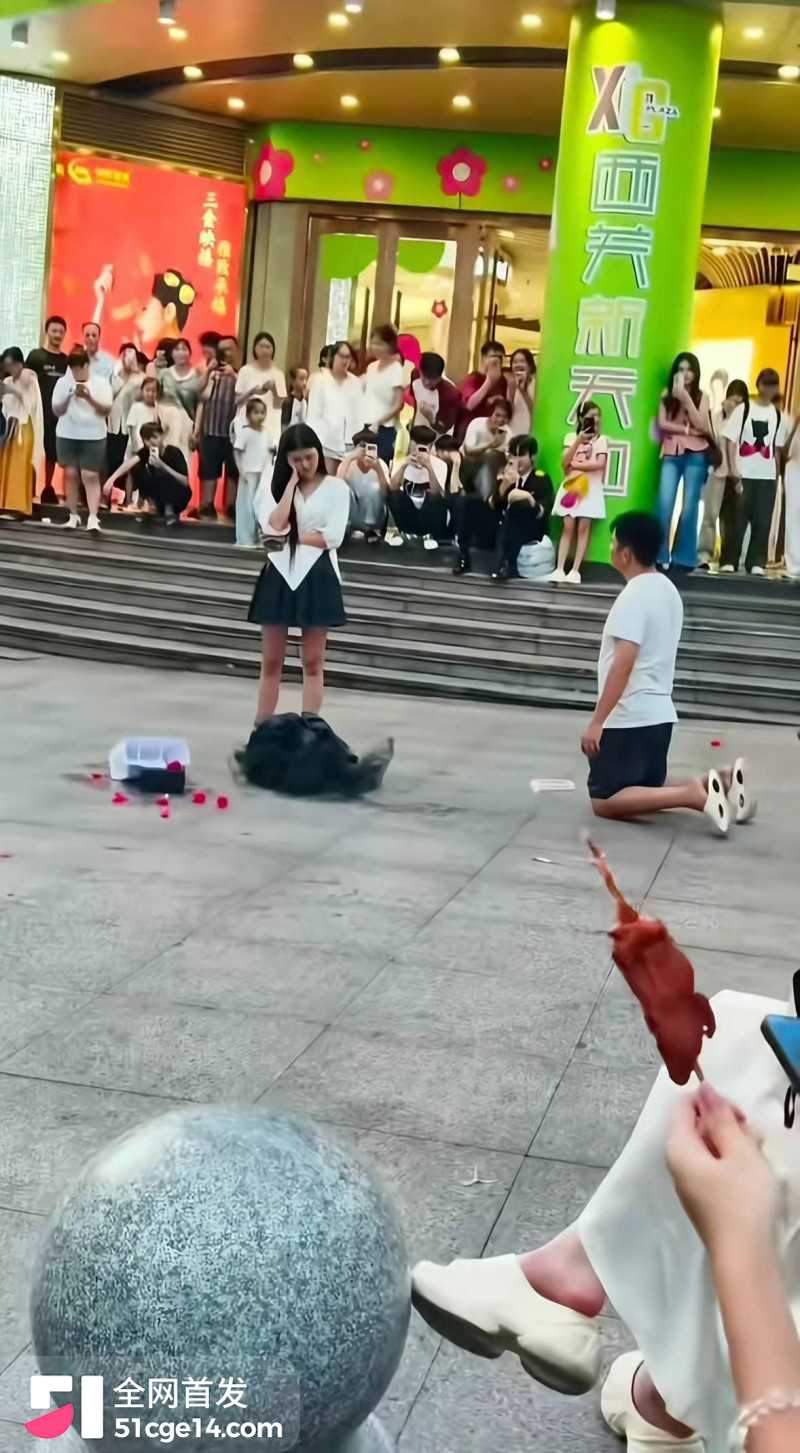 广西南宁朝阳广场目森眼镜求婚视频05 广西南宁朝阳广场目森眼镜求婚视频05