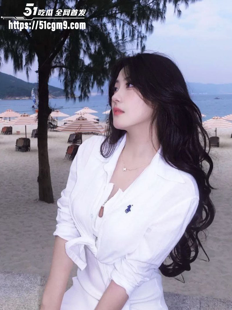 小红书美妆博主被土豪重金包养 逐渐调教成淫荡骚婊子 跪舔大屌手指调教翘臀求操 彻底母狗化! 小红书美妆博主被土豪重金包养 逐渐调教成淫荡骚婊子 跪舔大屌手指调教翘臀求操 彻底母狗化!