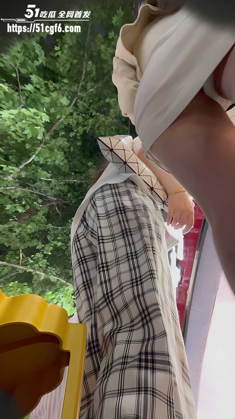 偷拍大神步行街抄底包臀裙辣妹 1 偷拍大神步行街抄底包臀裙辣妹 1