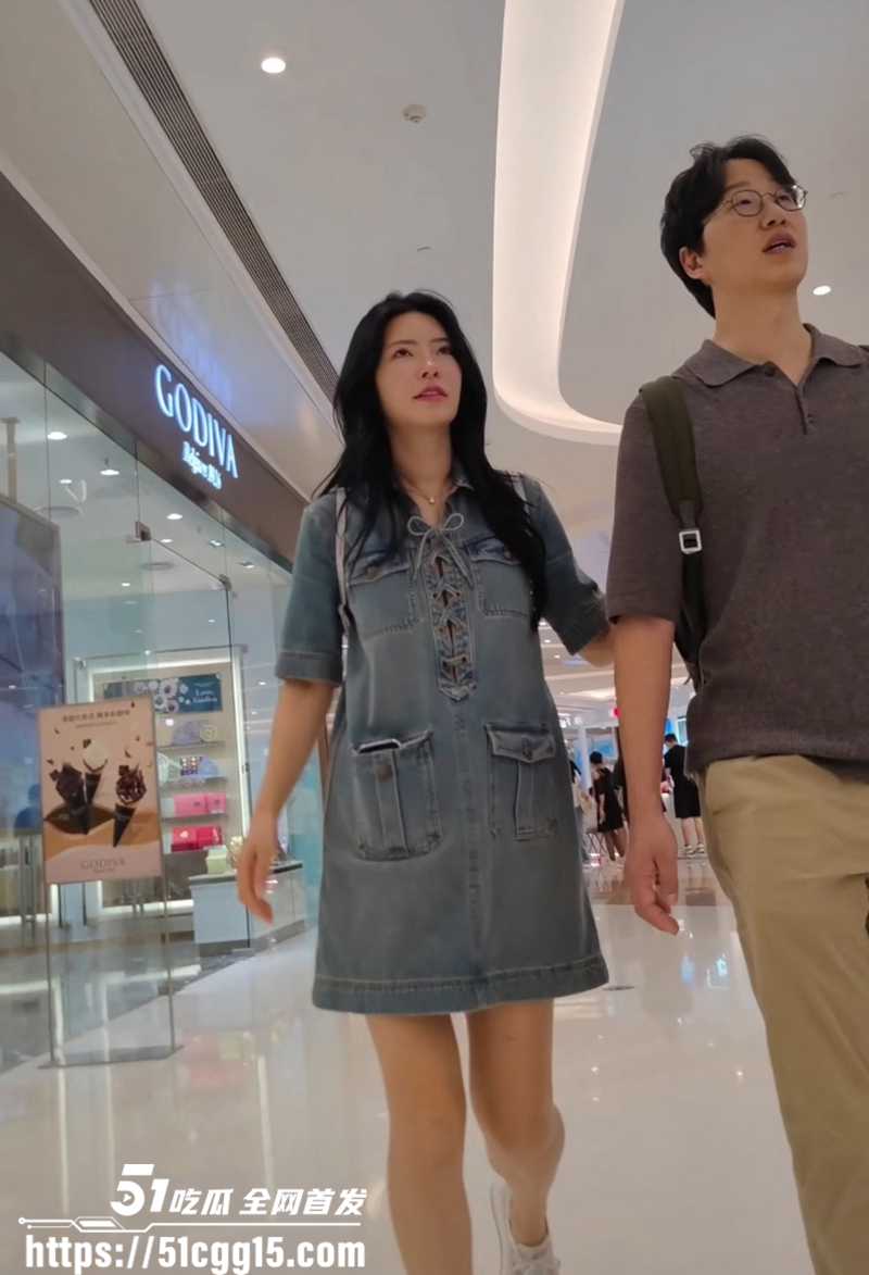 最新抄底无内整容网红脸美女一线天美鲍1拷贝 最新抄底无内整容网红脸美女一线天美鲍1拷贝