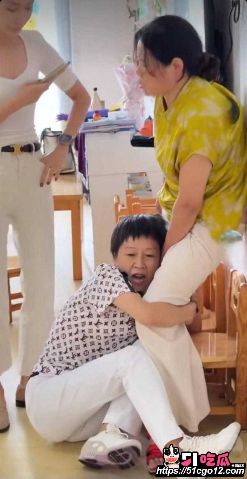 山东烟台莱阳幼儿园打人事件011 山东烟台莱阳幼儿园打人事件011
