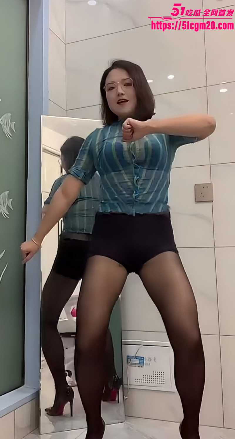 快手熟女少妇敏媚娘定制福利第二弹06 快手熟女少妇敏媚娘定制福利第二弹06