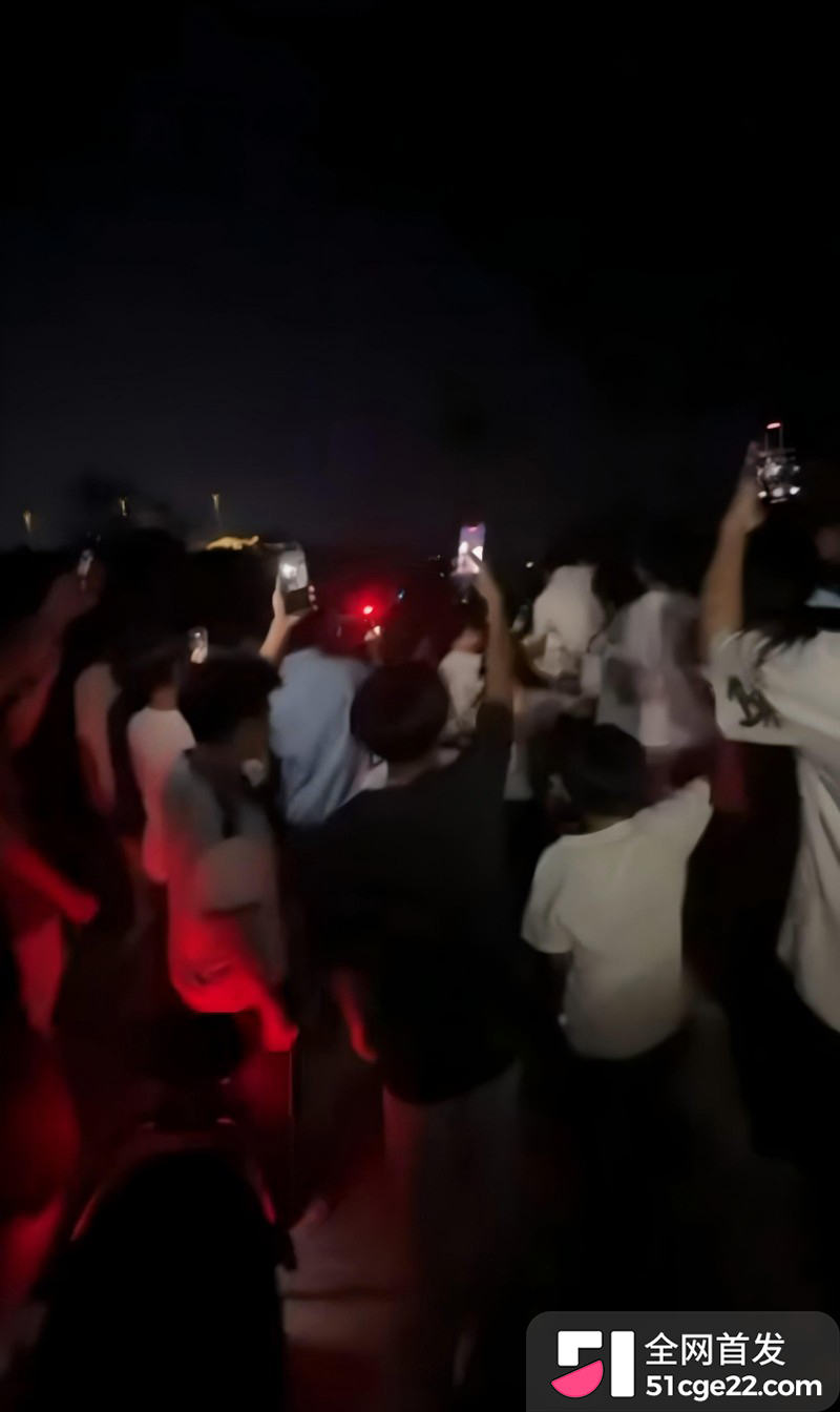 精神小伙深夜霸凌4 精神小伙深夜霸凌4