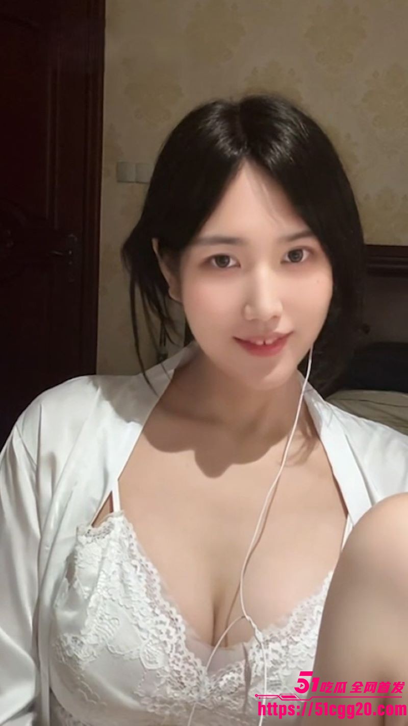 高颜值网红小羽ASMR首次露点视频 1 高颜值网红小羽ASMR首次露点视频 1
