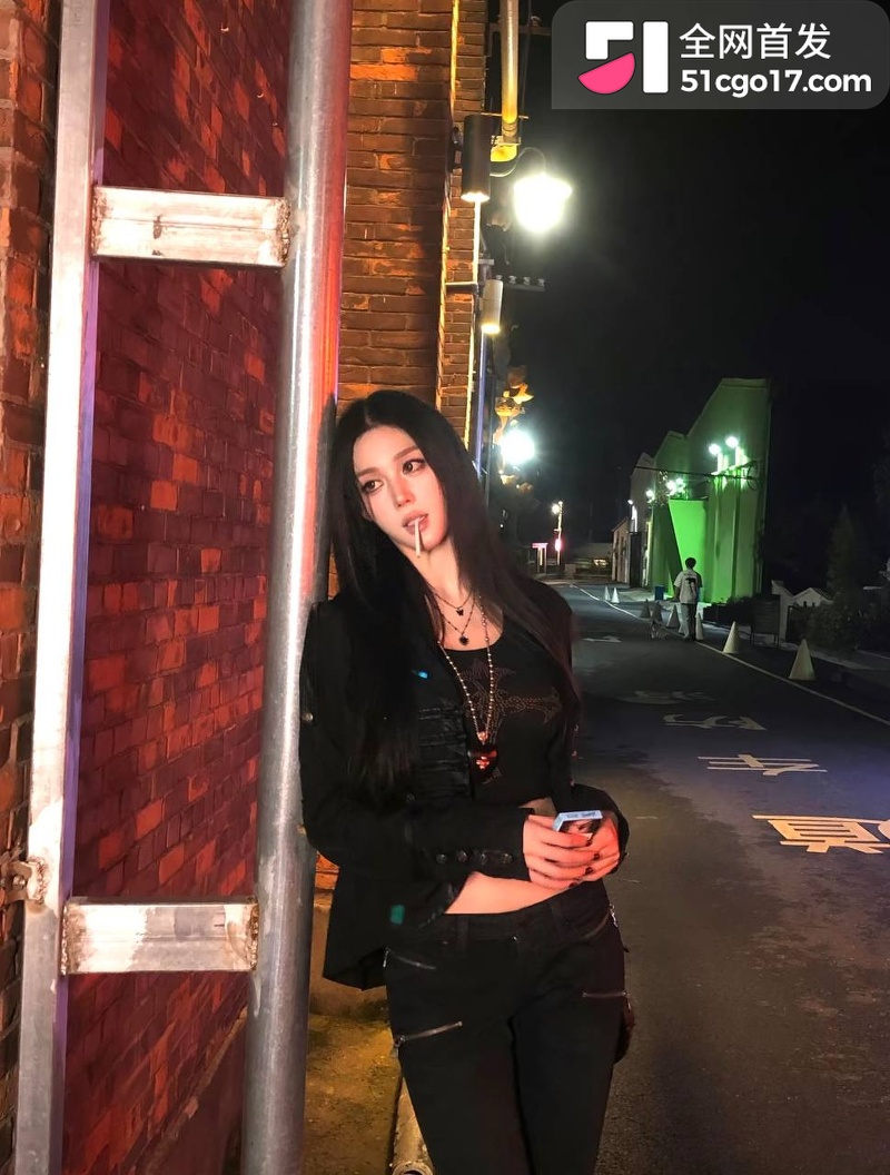 500万粉情侣博主Alex和一雯白订婚后闪分 8 500万粉情侣博主Alex和一雯白订婚后闪分 8