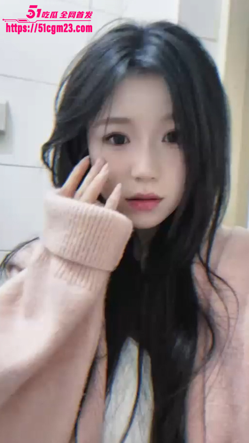 总华探长的小狗 调教稚嫩女友 1 总华探长的小狗 调教稚嫩女友 1