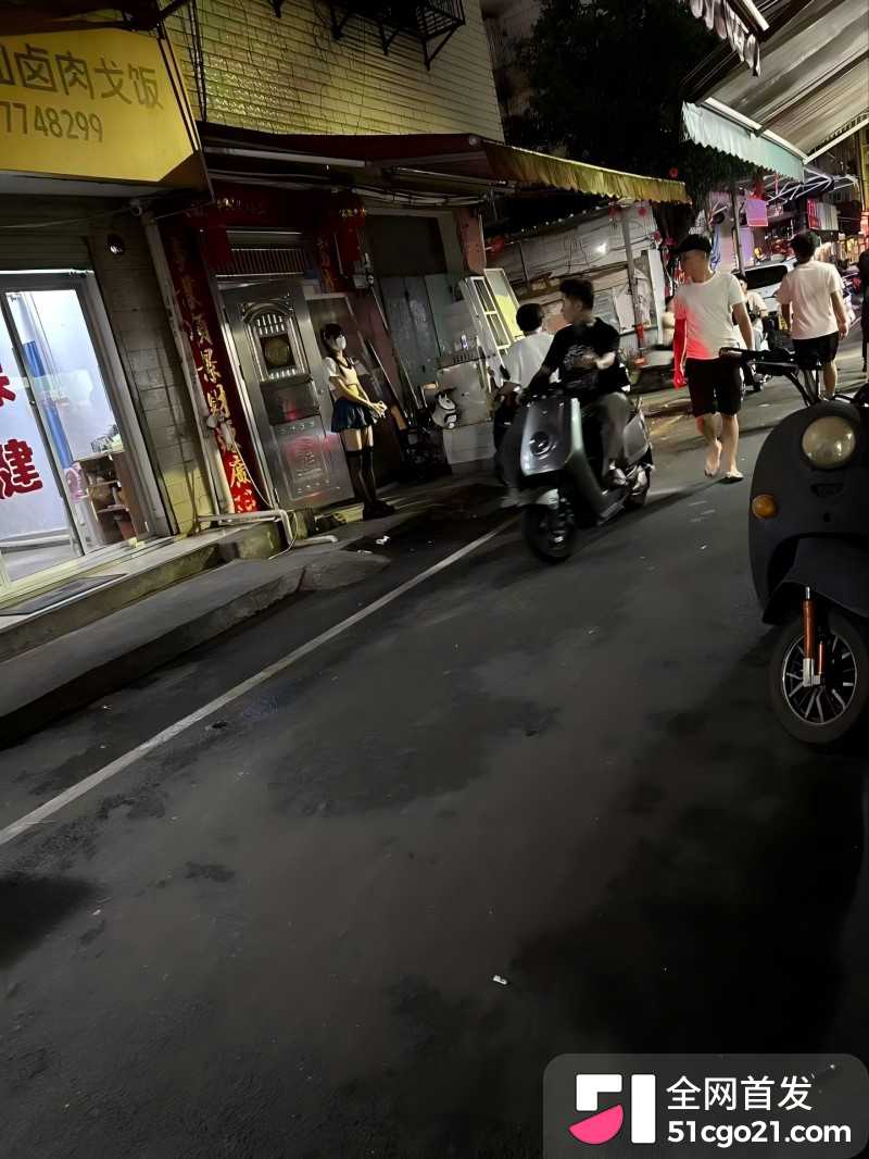 南宁埌西再现扫黄行动 多名站街女被抓12 南宁埌西再现扫黄行动 多名站街女被抓12