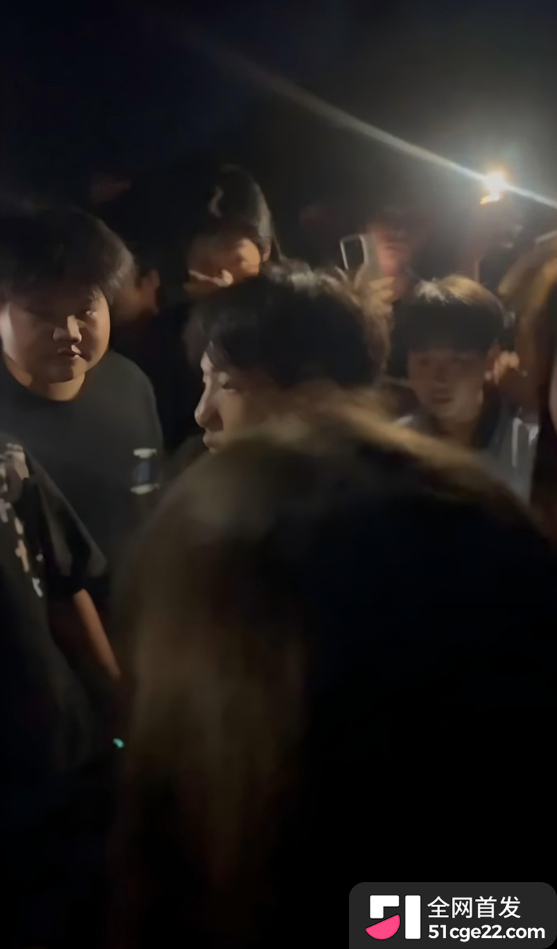 精神小伙深夜霸凌3 精神小伙深夜霸凌3