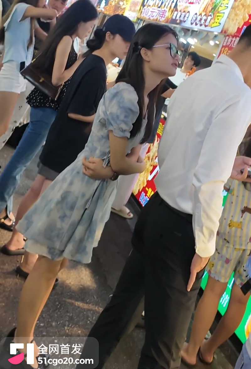 夜市抄底眼镜妹 2 拷贝 夜市抄底眼镜妹 2 拷贝