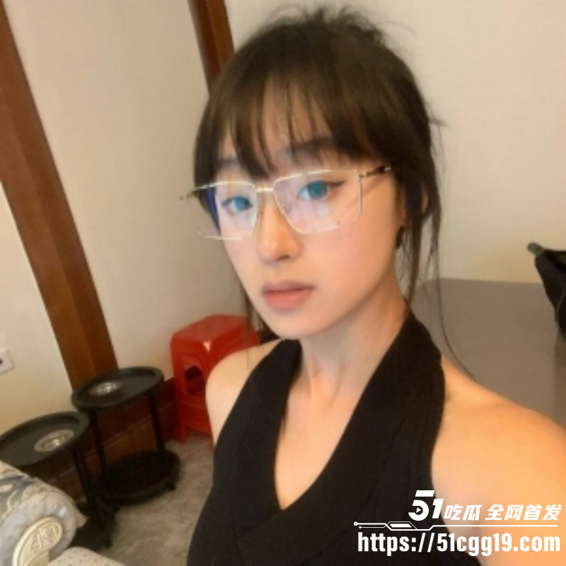上海超美眼镜御姐被土豪包养02 上海超美眼镜御姐被土豪包养02