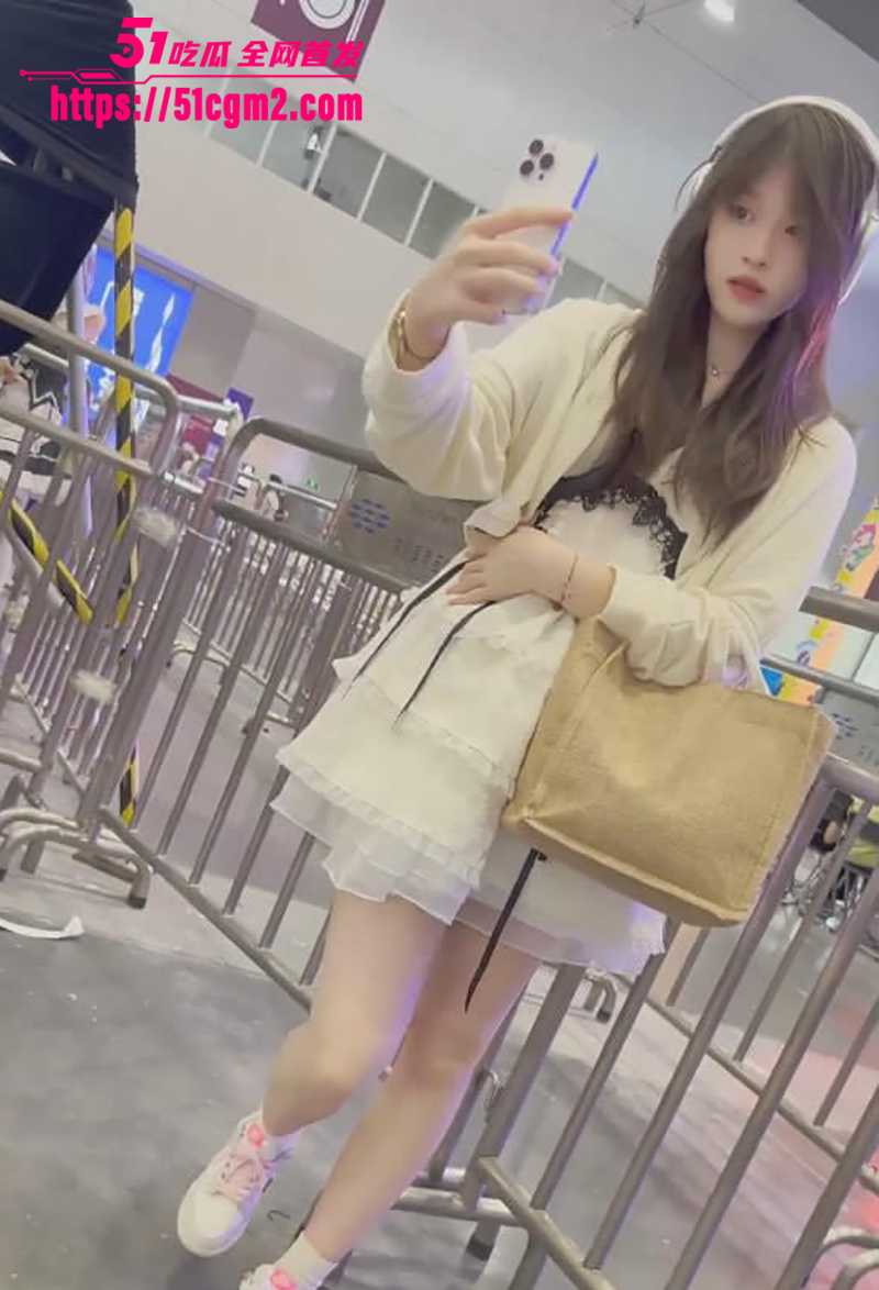 抄底大神KFC抄底顶级无内CD可爱学生妹视频流出1拷贝 抄底大神KFC抄底顶级无内CD可爱学生妹视频流出1拷贝