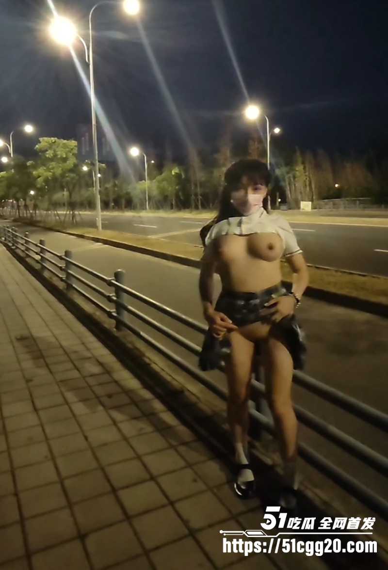 顶级露出艺术家TonyJ和贝贝露出视频流出8拷贝 顶级露出艺术家TonyJ和贝贝露出视频流出8拷贝