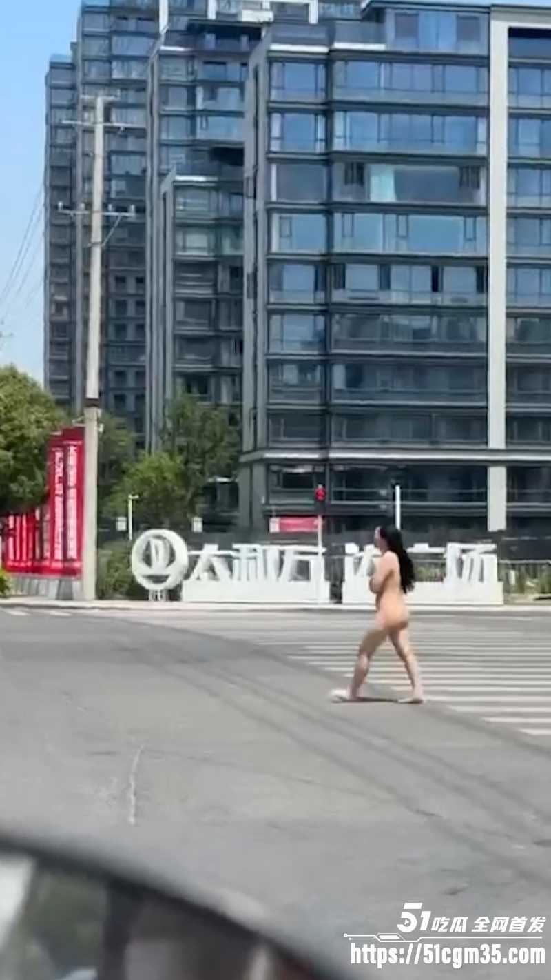 女子全裸狂奔逛街 6 女子全裸狂奔逛街 6