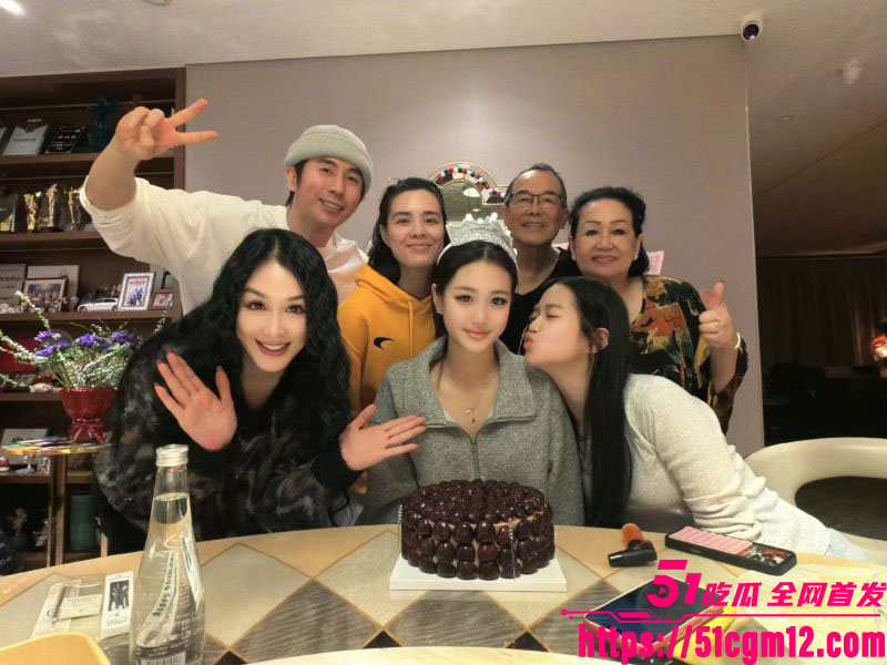 钟丽缇女儿考拉自拍翻车 5 钟丽缇女儿考拉自拍翻车 5