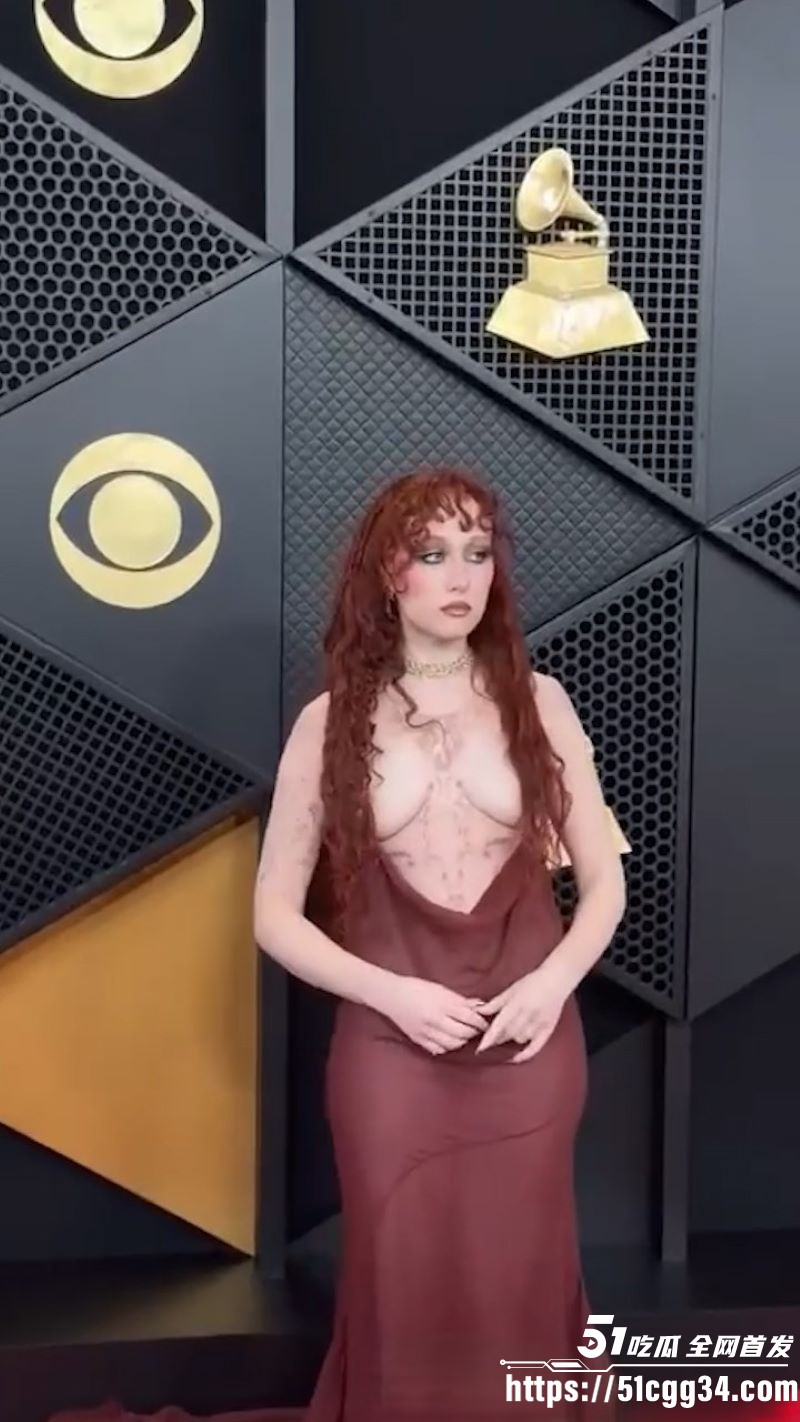 美国歌手查佩尔·罗恩格莱美红毯炸场 5 美国歌手查佩尔·罗恩格莱美红毯炸场 5