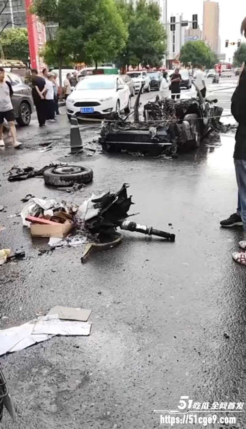 山西大同东信土产街烧车事件04 山西大同东信土产街烧车事件04