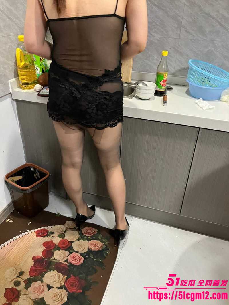 爱吃饺子和嫂子厨房操嫂子04 爱吃饺子和嫂子厨房操嫂子04