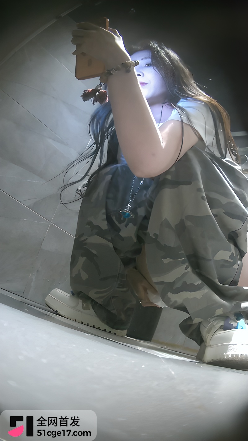 酒吧厕所全景偷拍4 酒吧厕所全景偷拍4