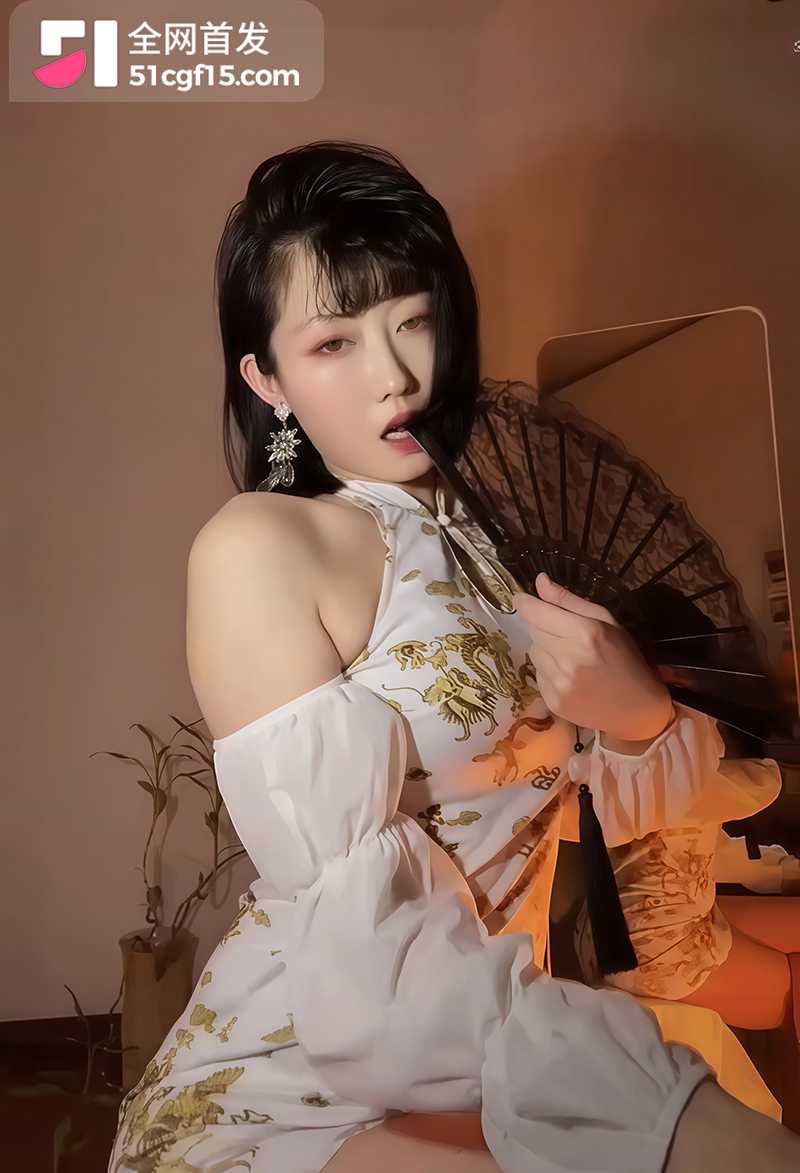 舞蹈老师紫月很会跳定制扭胯热舞漏点合集1拷贝 舞蹈老师紫月很会跳定制扭胯热舞漏点合集1拷贝
