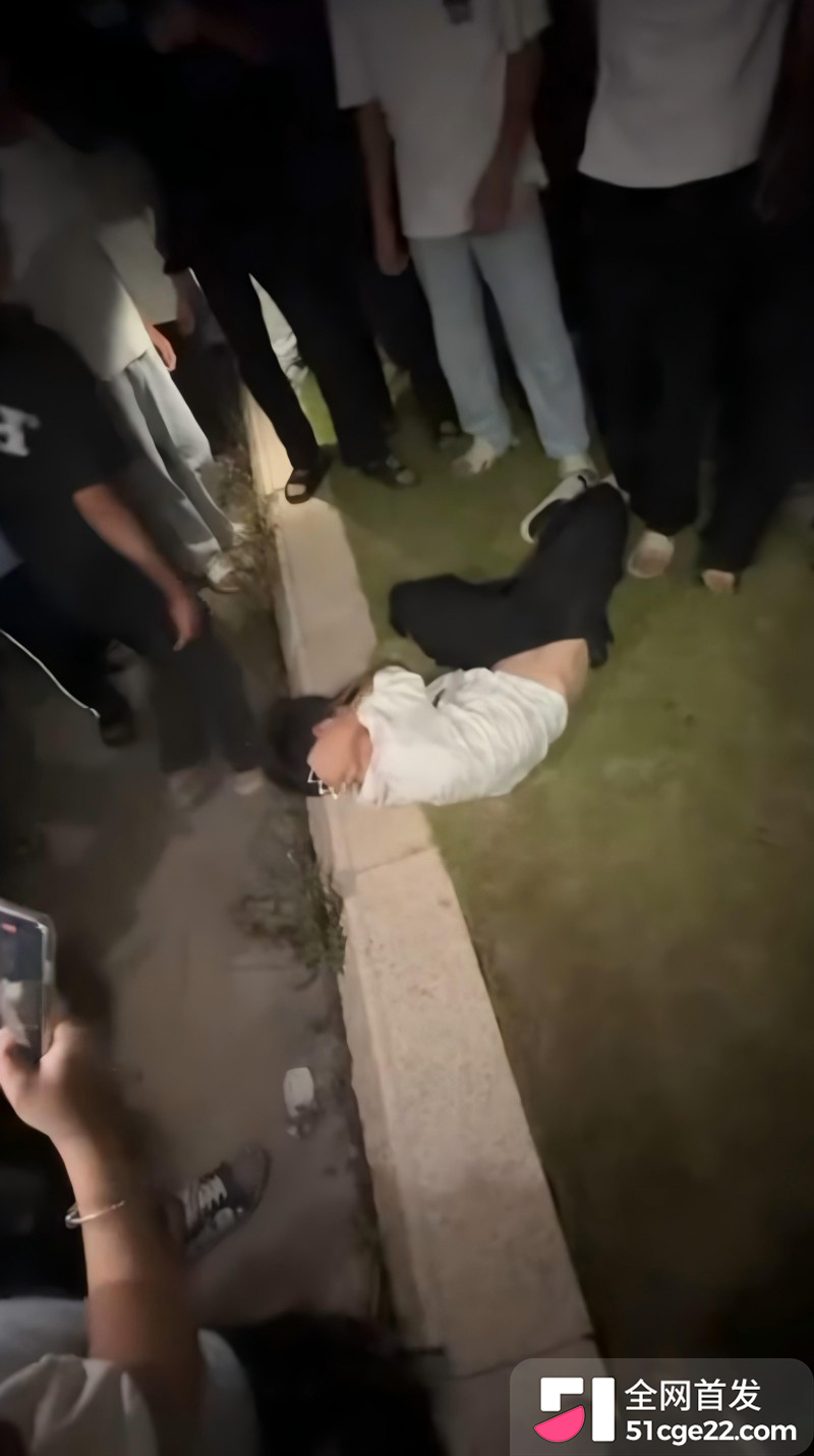 精神小伙深夜霸凌6 精神小伙深夜霸凌6