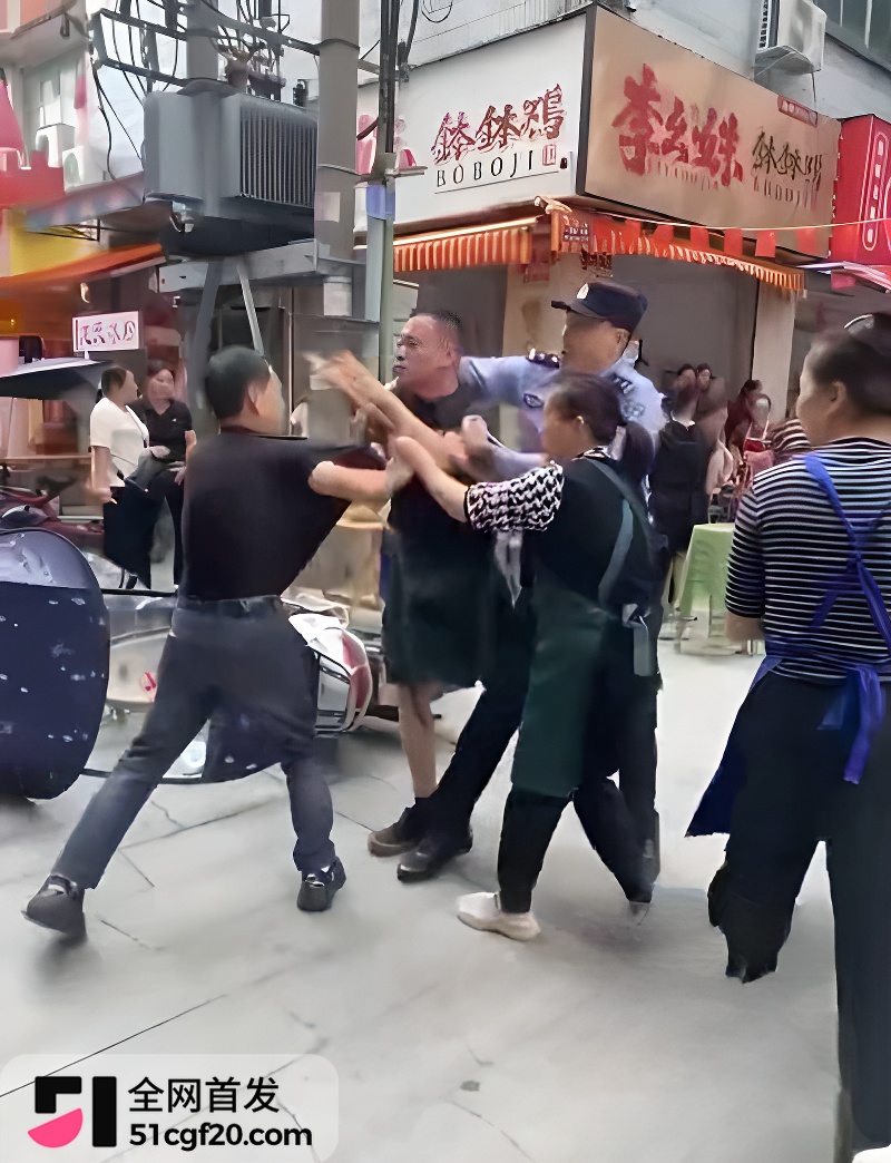 德阳小吃街群架现场曝光 2 德阳小吃街群架现场曝光 2