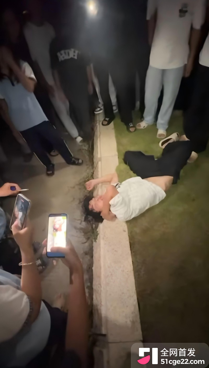 精神小伙深夜霸凌7 精神小伙深夜霸凌7
