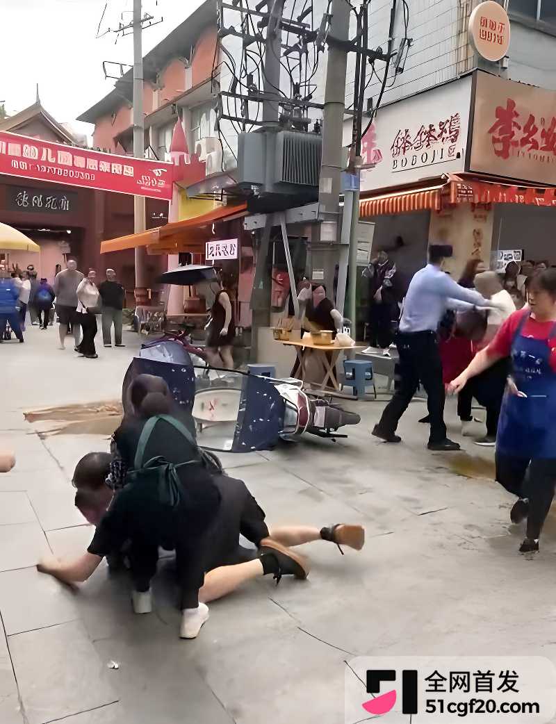 德阳小吃街群架现场曝光 4 德阳小吃街群架现场曝光 4