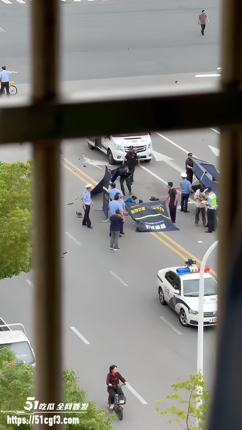 男子为情所困 闹市马路刀杀原配和情夫 2 男子为情所困 闹市马路刀杀原配和情夫 2