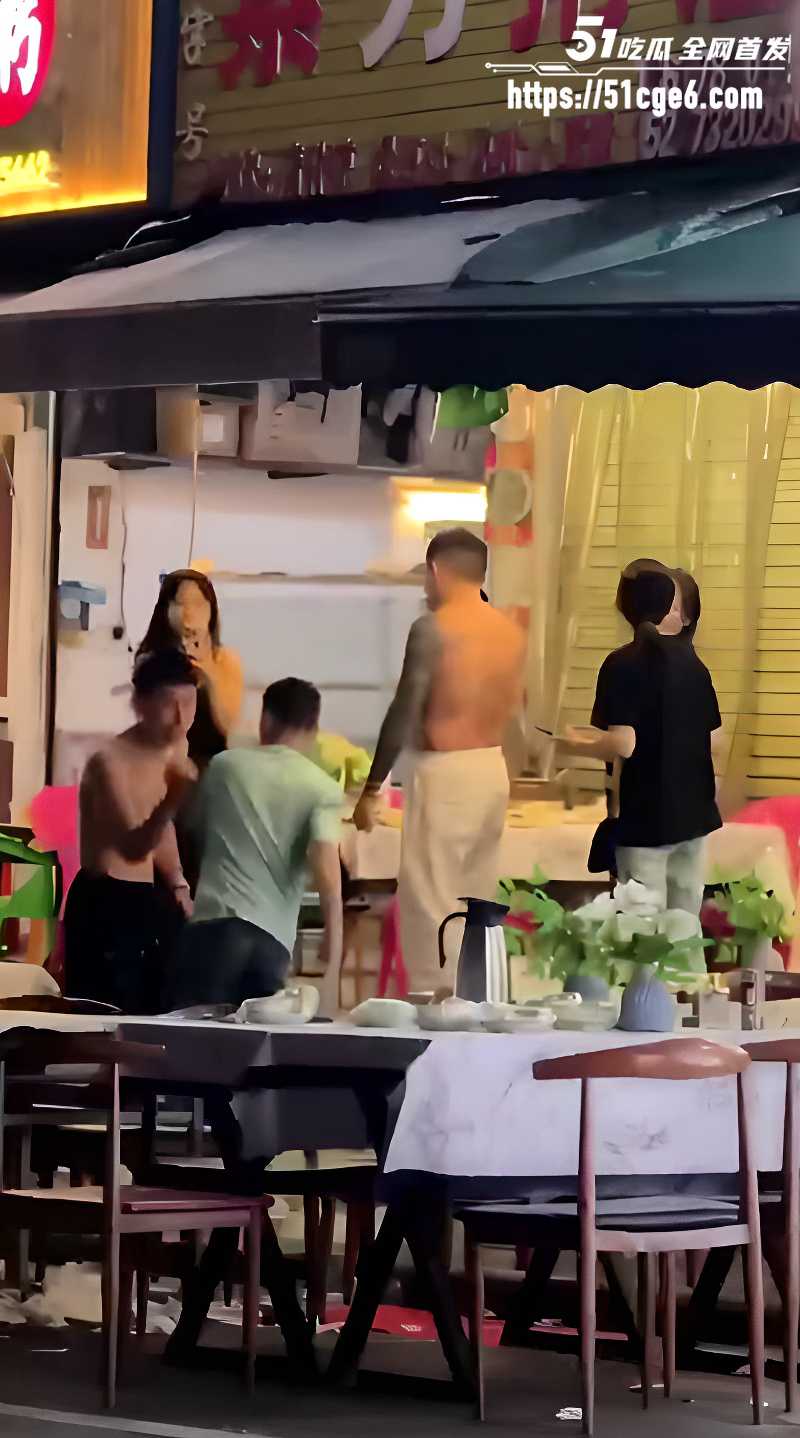 烧烤摊现场大乱 2 烧烤摊现场大乱 2