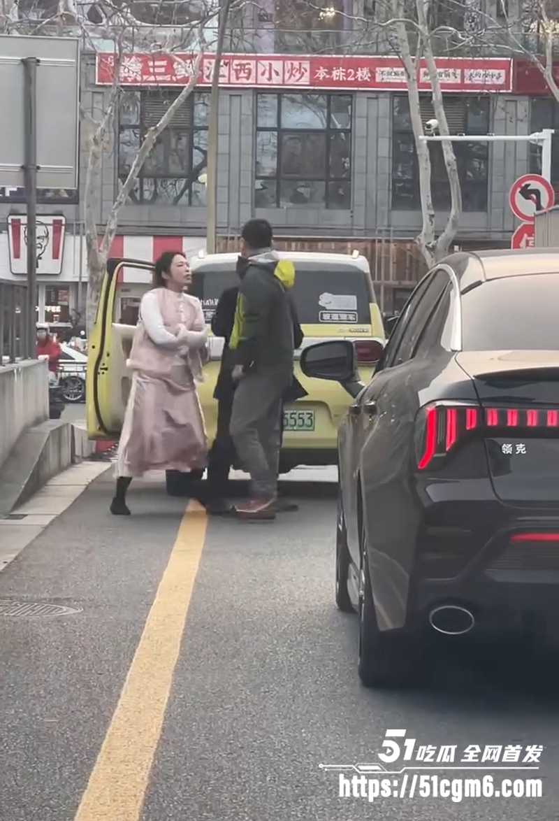 江苏扬州路怒症遇碰瓷姐视频曝光 1 拷贝 江苏扬州路怒症遇碰瓷姐视频曝光 1 拷贝