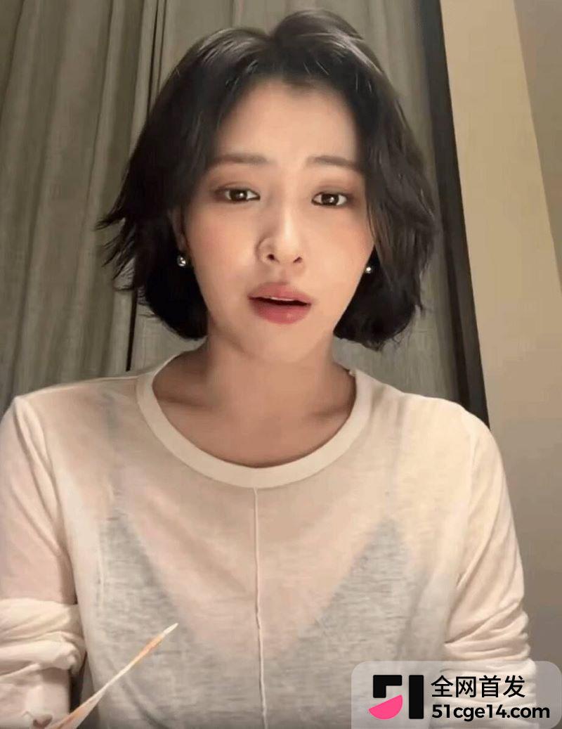韩国知名女星申留真巡演时伸手扣逼 7 韩国知名女星申留真巡演时伸手扣逼 7