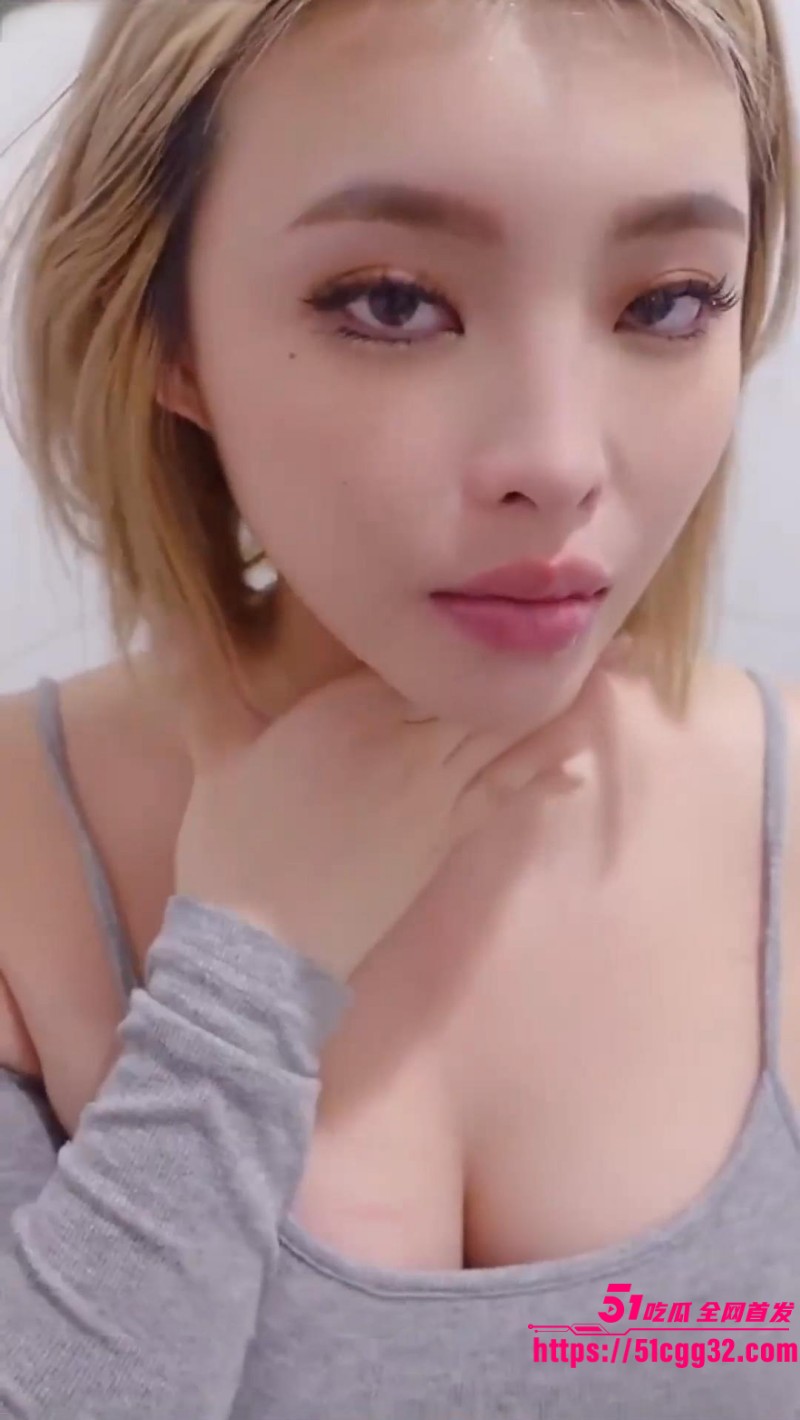 巨乳网黄 kitty2002102 定制福利私拍 线下约炮粉丝口爆榨精 后入爆操肥臀夹屌喷水不止 1 巨乳网黄 kitty2002102 定制福利私拍 线下约炮粉丝口爆榨精 后入爆操肥臀夹屌喷水不止 1