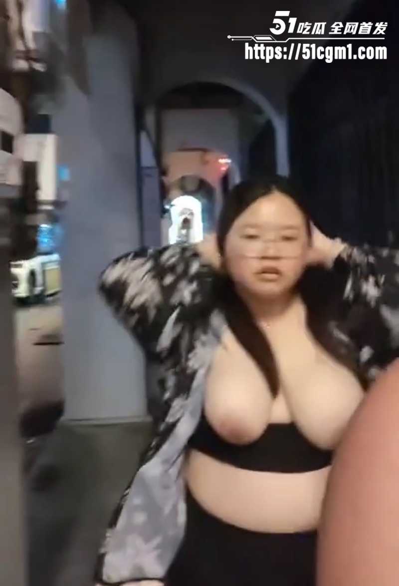 马来西亚巨乳反差眼镜婊子街头上野外露出视频流出5拷贝 马来西亚巨乳反差眼镜婊子街头上野外露出视频流出5拷贝