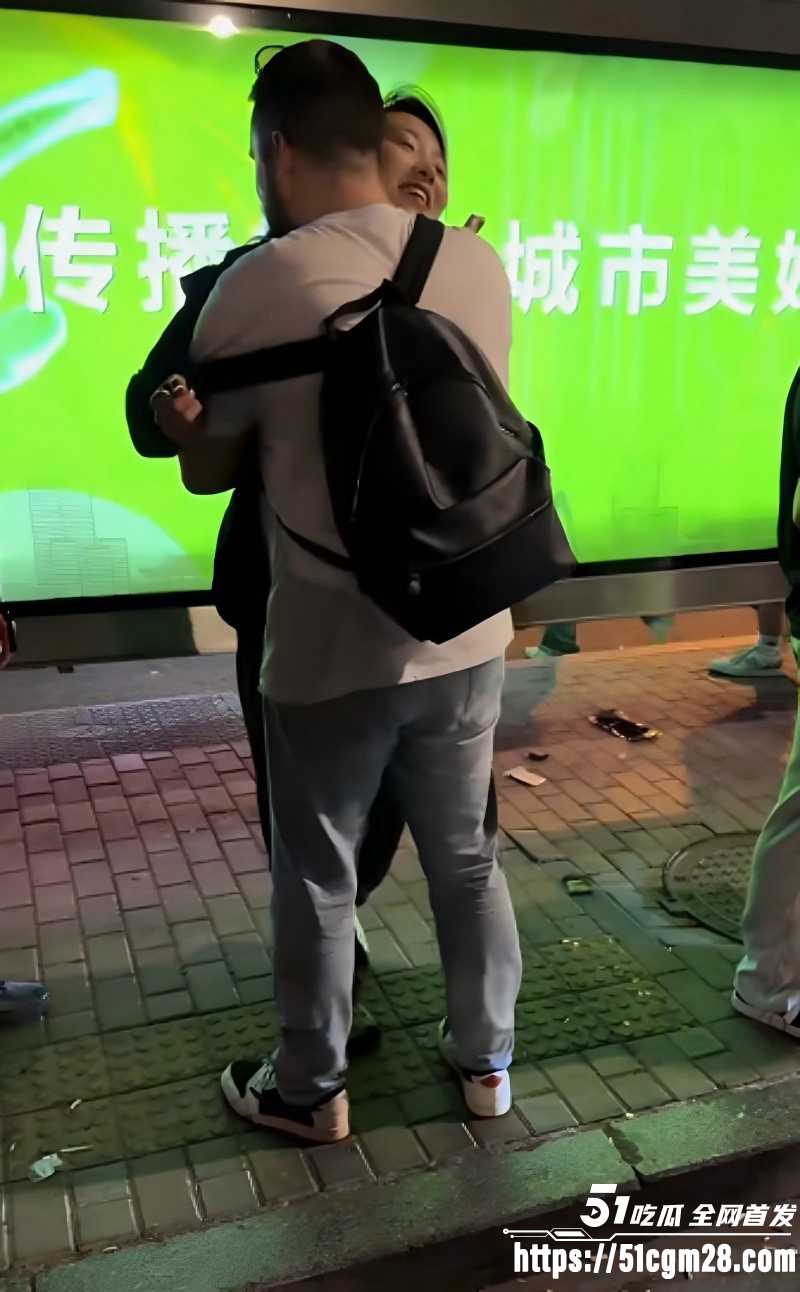 三里屯酒吧一拖二老外视频05 三里屯酒吧一拖二老外视频05