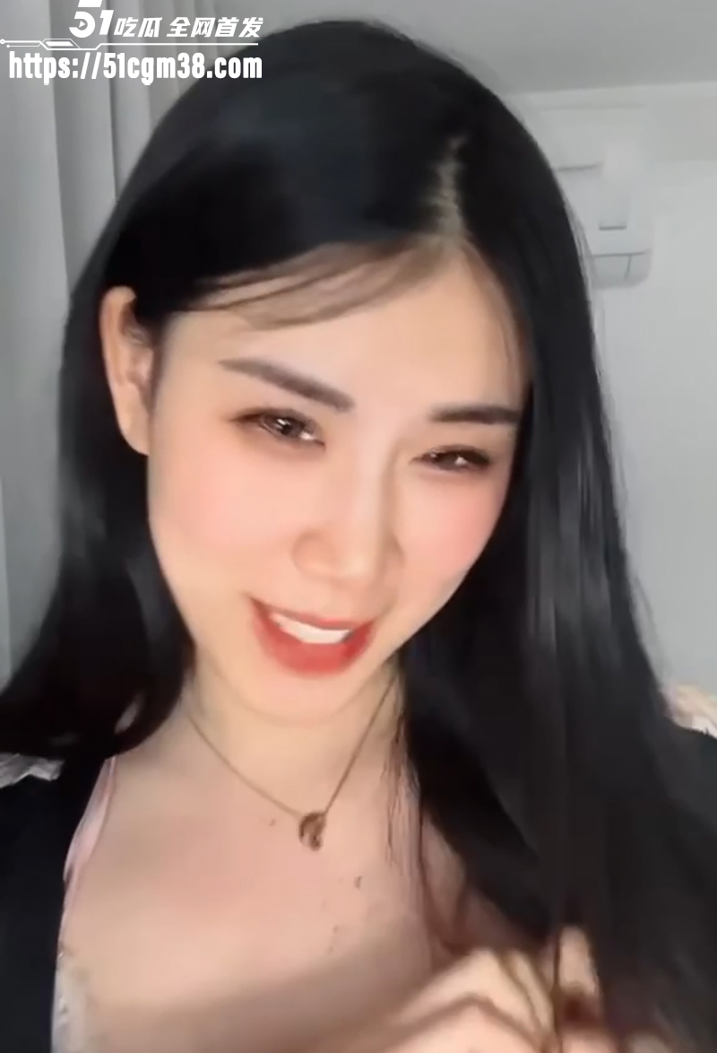 网红主播闪现露点直播走光合集 5 拷贝 网红主播闪现露点直播走光合集 5 拷贝