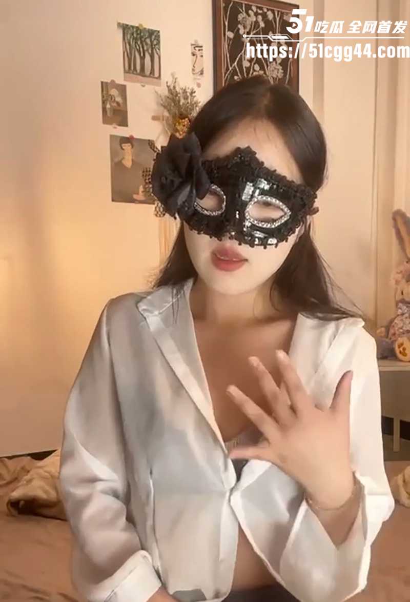 抖音瑜伽少妇小巧玲珑一对一情趣直播录屏流出1拷贝