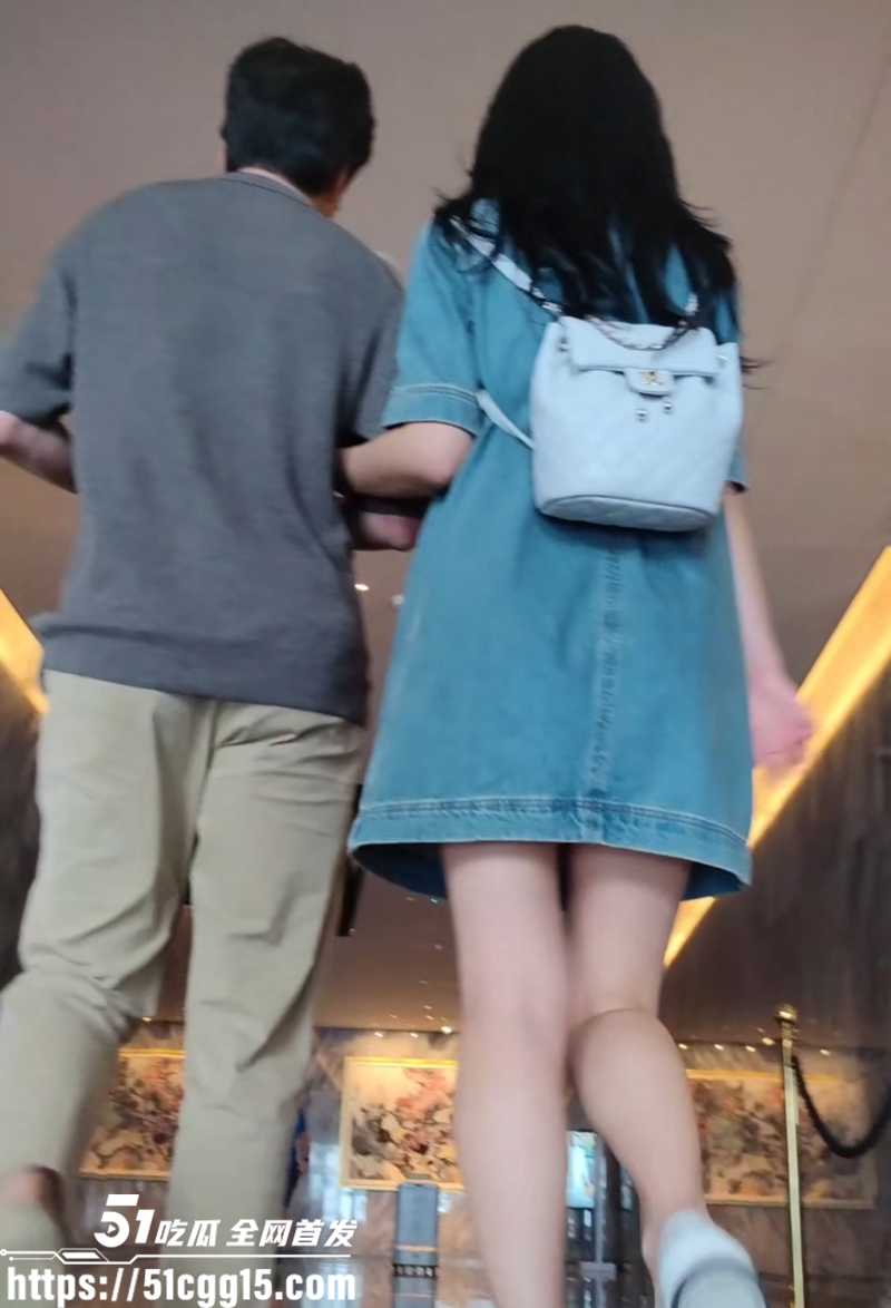 最新抄底无内整容网红脸美女一线天美鲍4拷贝 最新抄底无内整容网红脸美女一线天美鲍4拷贝