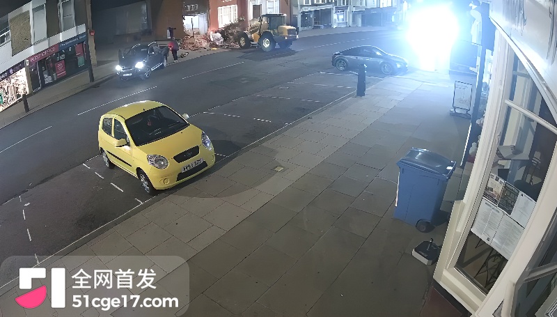 英国惊现暴力抢 ATM 5 英国惊现暴力抢 ATM 5