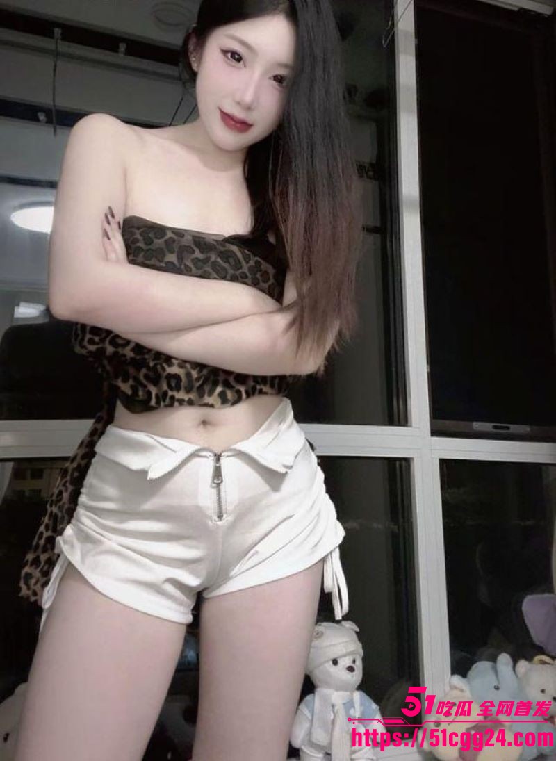 快手高颜值网红05年的姨姨露逼热舞视频流出 2 快手高颜值网红05年的姨姨露逼热舞视频流出 2
