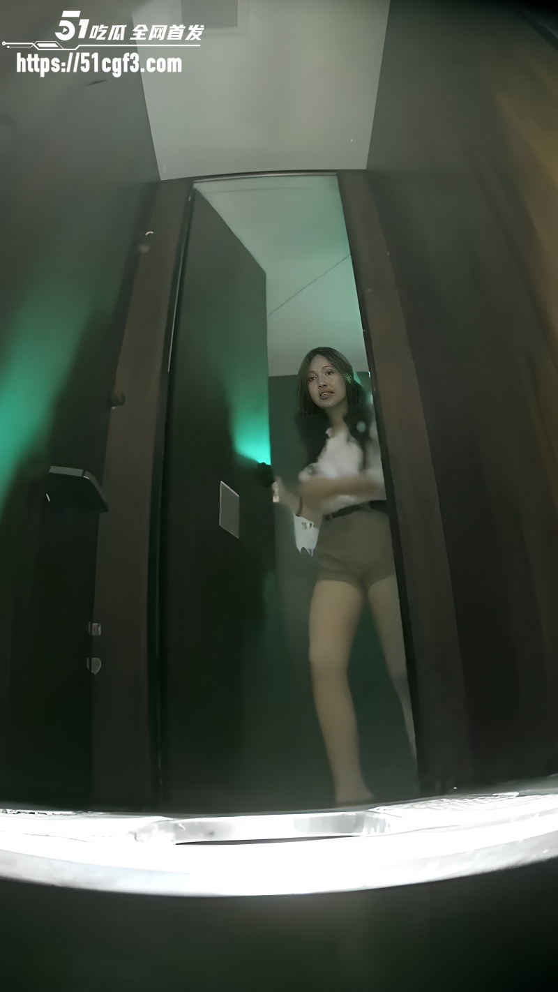 女厕偷拍超清视角 多位高颜值女神释放圣水 2 女厕偷拍超清视角 多位高颜值女神释放圣水 2