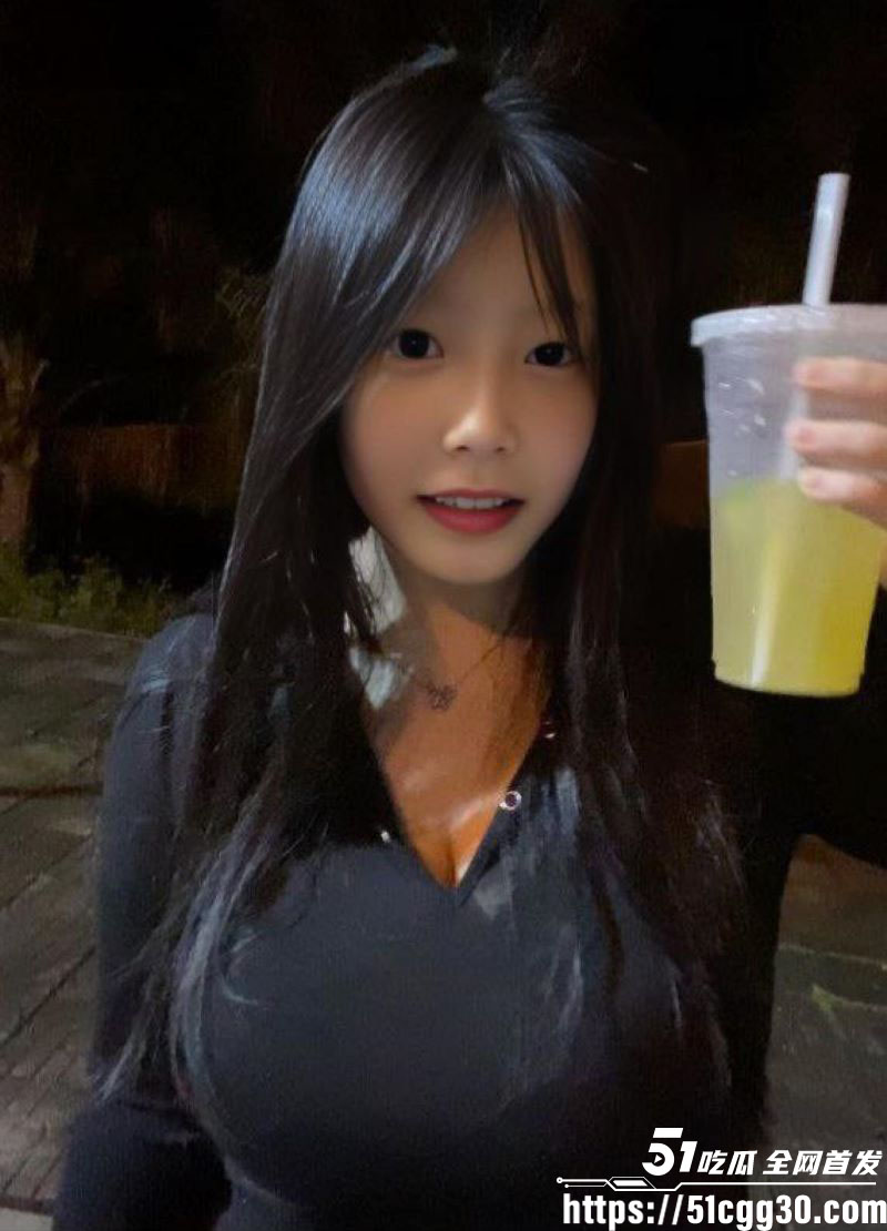湖北纯情甜妹周蓉为3000元宿舍厕所表演自慰 1 湖北纯情甜妹周蓉为3000元宿舍厕所表演自慰 1