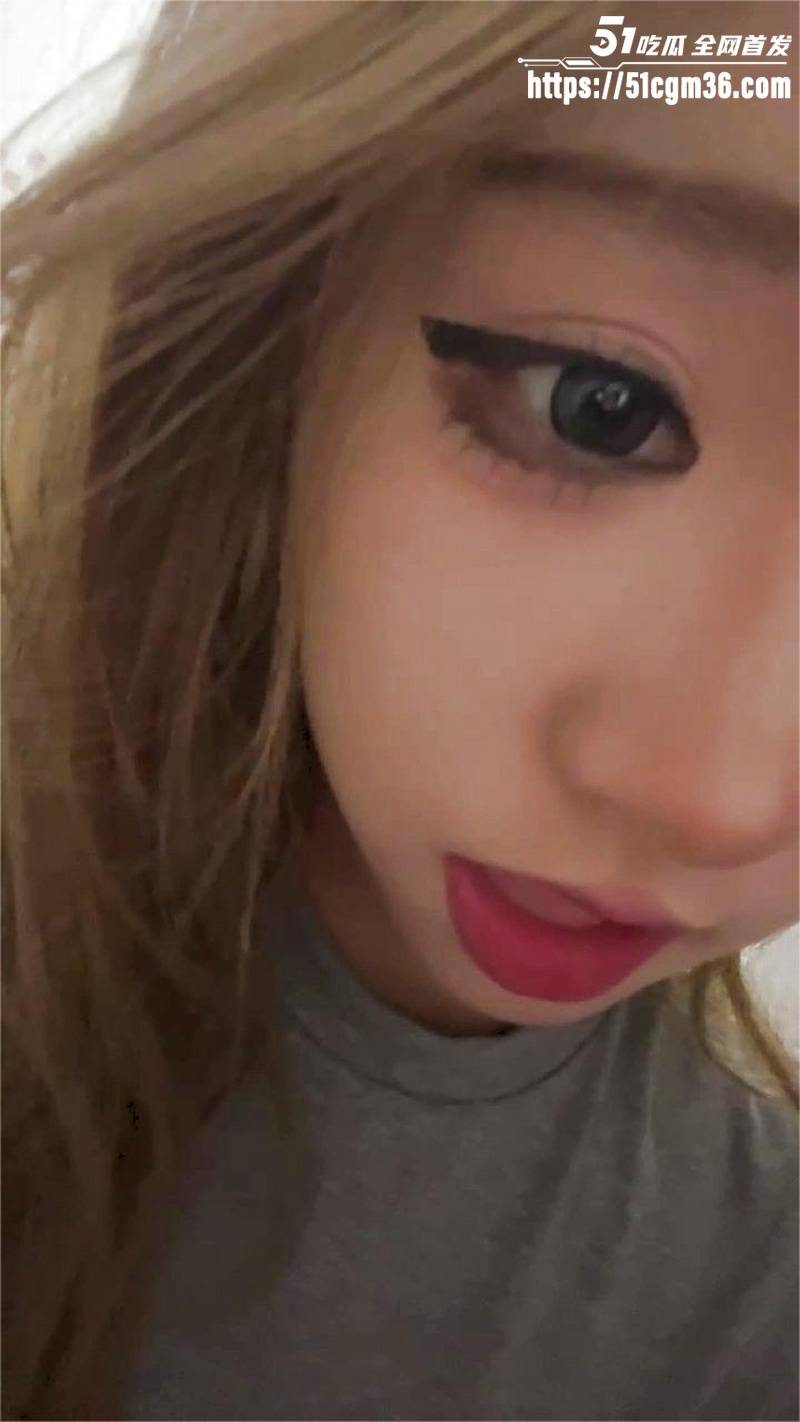 美女台球助教 莉莉 约炮自拍 2 美女台球助教 莉莉 约炮自拍 2