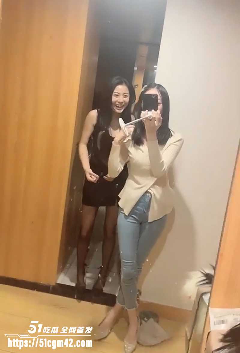 少女姐妹花公厕性爱露出精品合集 1 拷贝 少女姐妹花公厕性爱露出精品合集 1 拷贝