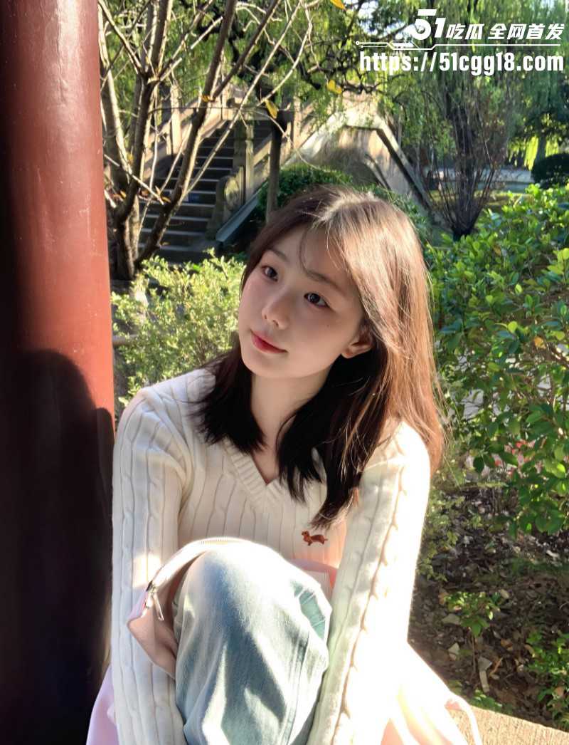 意淫自己妹妹落地窗前暴操妹妹02 意淫自己妹妹落地窗前暴操妹妹02