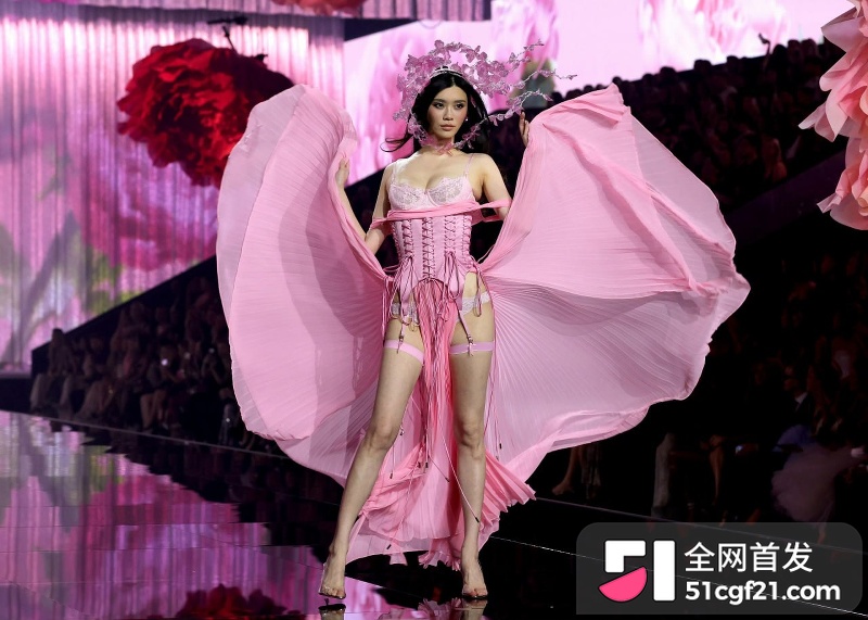 奚梦瑶重返维密获8秒特写 何猷君狂吹家族骄傲3 奚梦瑶重返维密获8秒特写 何猷君狂吹家族骄傲3