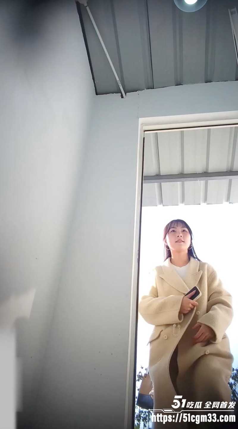 偷拍御姐少妇撅屁股放尿 5 偷拍御姐少妇撅屁股放尿 5