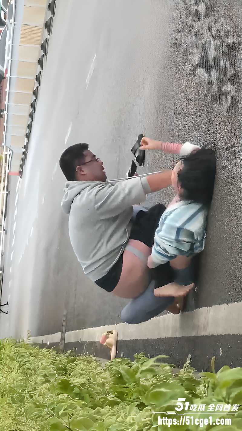 山西太原街头男女互撕 3 山西太原街头男女互撕 3